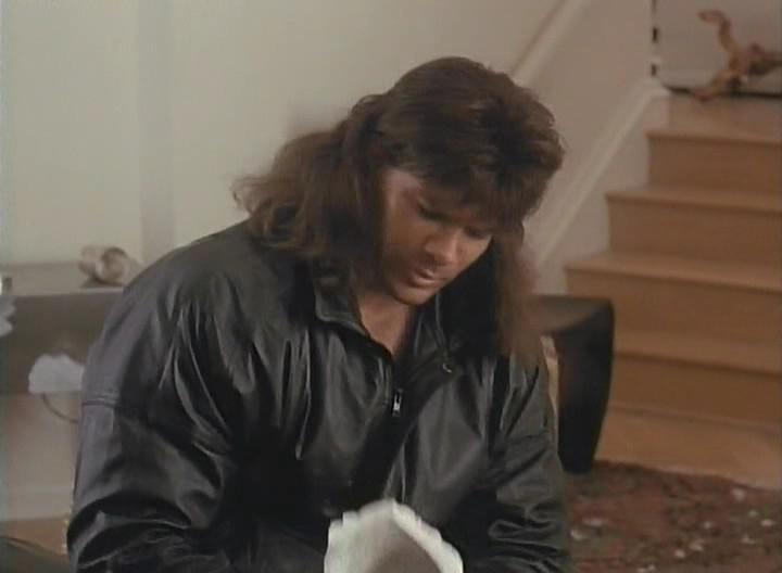 Кадр из фильма Двойные неприятности / Double Trouble (1992)