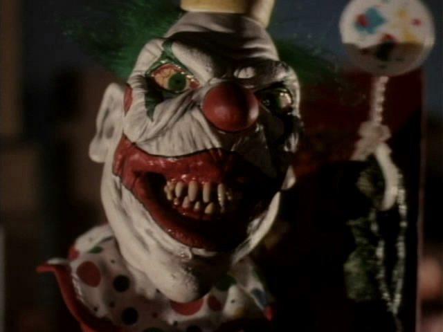 Кадр из фильма Игрушки Демона / Demonic Toys (1992)