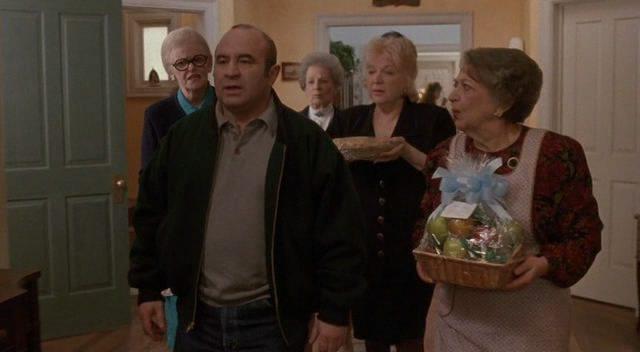 Кадр из фильма Похороны Джека / Passed Away (1992)
