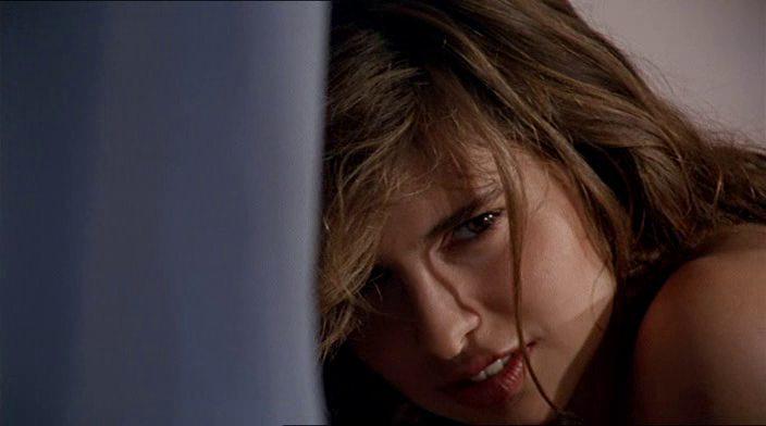 Кадр из фильма Улыбка лисицы (Шпионя за Мариной) / Spiando Marina (1992)