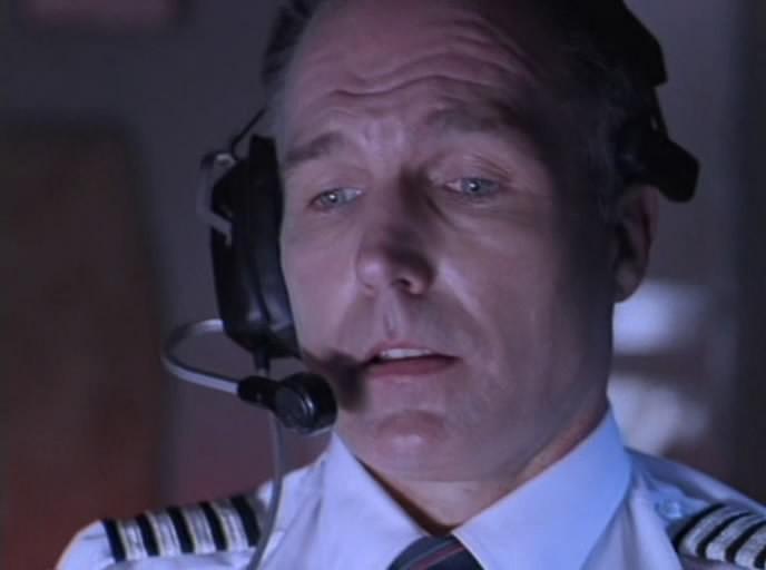 Кадр из фильма Аварийная посадка / Crash Landing (2005)