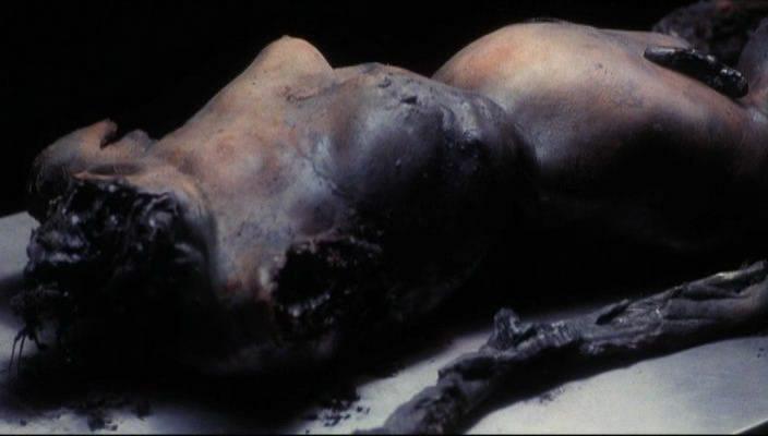 Кадр из фильма Дьявол песков / Dust Devil (1992)