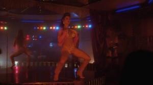 Кадры из фильма Обними меня, взволнуй, поцелуй / Hold Me Thrill Me Kiss Me (1992)