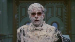 Кадры из фильма Безумный / The Nutt House (1992)