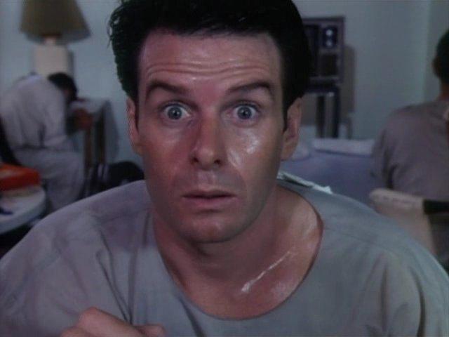 Кадр из фильма Безумный / The Nutt House (1992)