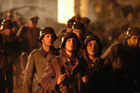 Кадр из фильма Бункер / Bunker paradise (2005)