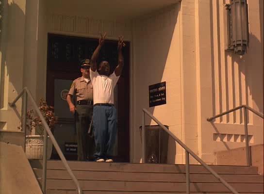 Кадр из фильма Южный централ / South Central (1992)