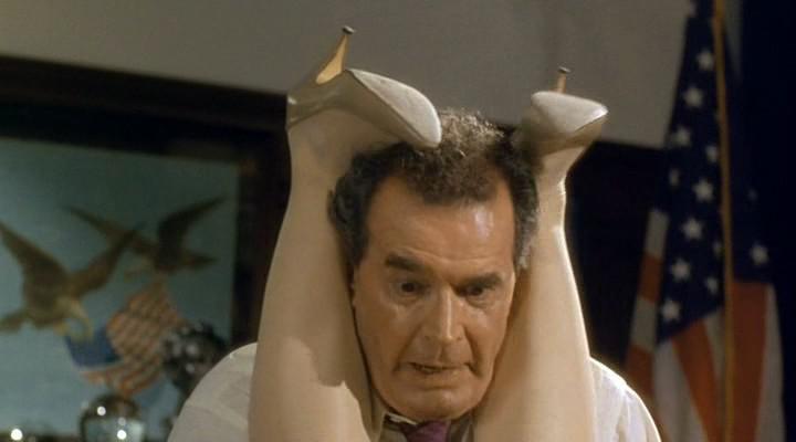 Кадр из фильма Достопочтенный джентльмен / The Distinguished Gentleman (1992)