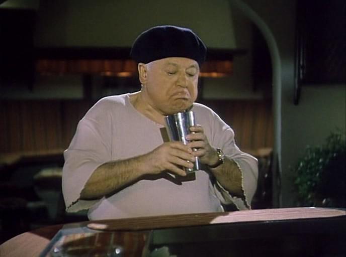 Кадр из фильма Фантоцци в раю / Fantozzi in paradiso (1993)