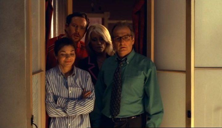 Кадр из фильма Освобождая место / Checking Out (2005)