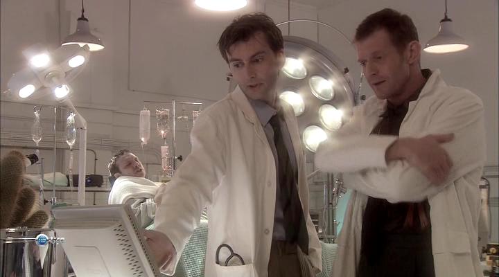 Кадр из фильма Эксперимент Куотермасса / The Quatermass Experiment (2005)