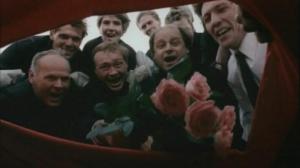Кадры из фильма Над тёмной водой (1993)