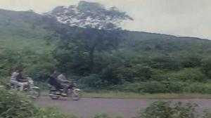 Кадры из фильма Любовь - дар божий / Sangram (1993)