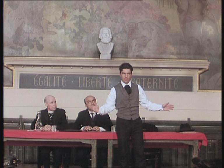 Кадр из фильма Его звали Бенито / Il giovane Mussolini (1993)