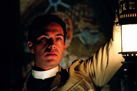 Кадр из фильма Изгоняющий дьявола: Начало / Exorcist: The Beginning (2005)