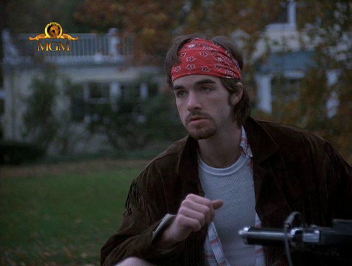Кадр из фильма Среди друзей / Amongst Friends (1993)