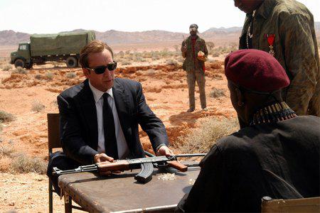 Кадр из фильма Оружейный барон / Lord of War (2005)