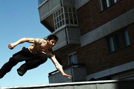 Кадр из фильма 13-й район / Banlieue 13 (2005)