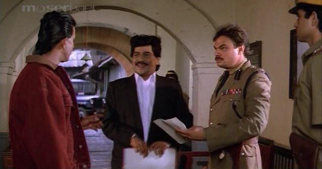 Кадр из фильма Цветок и пламя / Phool Aur Angaar (1993)