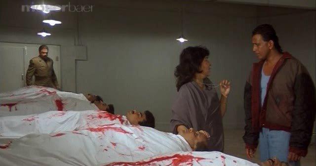 Кадр из фильма Цветок и пламя / Phool Aur Angaar (1993)