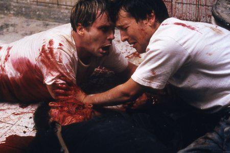 Кадр из фильма Пила: игра на выживание / Saw (2004)
