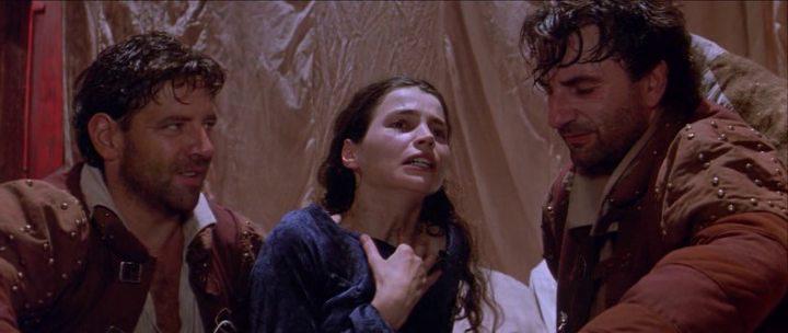 Кадр из фильма Дитя Макона / The Baby of Mâcon (1993)