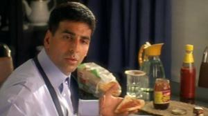 Кадры из фильма Противостояние / Aitraaz (2004)