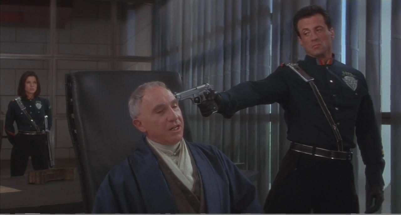 Кадр из фильма Разрушитель / Demolition Man (1993)