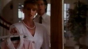 Кадры из фильма Как две капли воды 2 / Mirror Images II (1993)