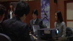 Кадры из фильма Не хочу забывать / Nae meorisokui jiwoogae (2004)