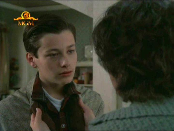 Кадр из фильма Наш собственный дом / A Home of Our Own (1993)