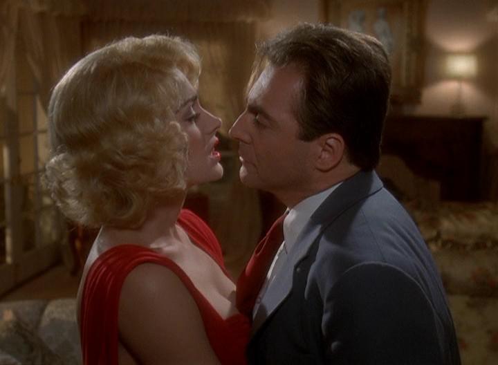 Кадр из фильма Фатальный инстинкт / Fatal Instinct (1993)