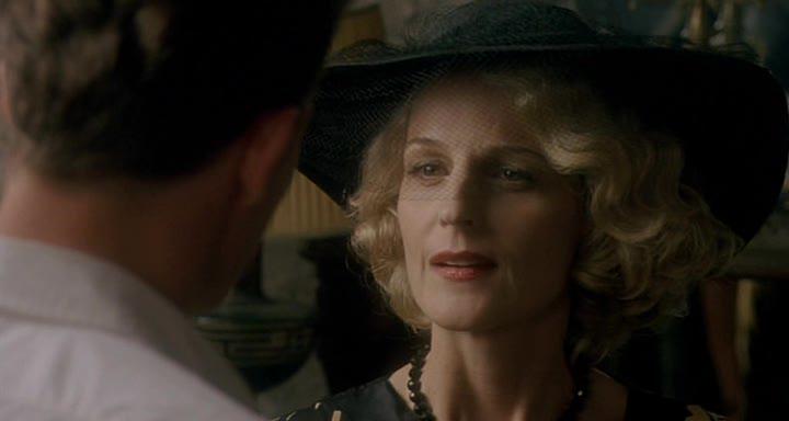 Кадр из фильма Хорошая женщина / A Good Woman (2004)