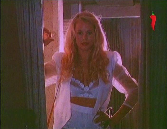 Кадр из фильма Триста лет спустя (1994)