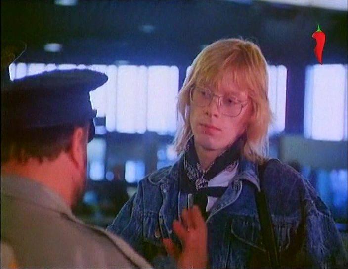 Кадр из фильма Триста лет спустя (1994)