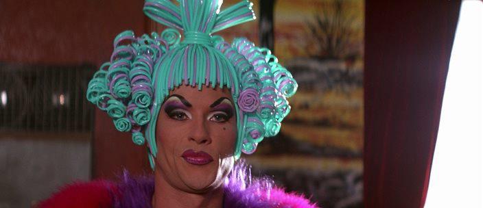 Кадр из фильма Приключения Присциллы, королевы пустыни / The Adventures of Priscilla, Queen of the Desert (1994)
