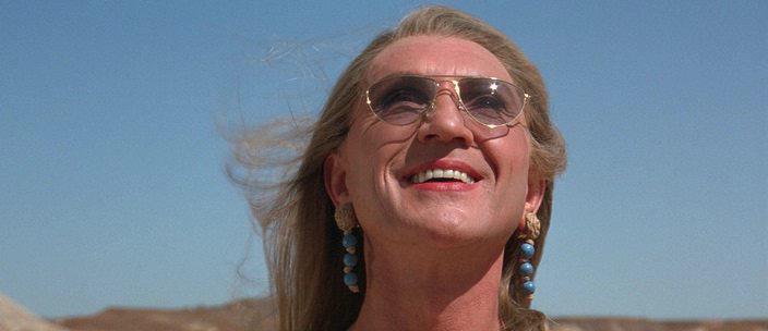 Кадр из фильма Приключения Присциллы, королевы пустыни / The Adventures of Priscilla, Queen of the Desert (1994)