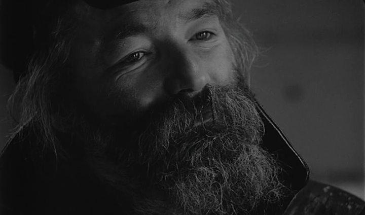 Кадр из фильма Сатанинское танго / Sátántangó (1994)