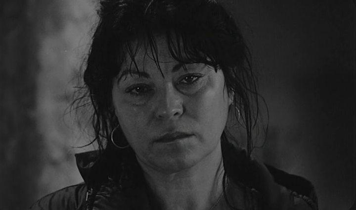 Кадр из фильма Сатанинское танго / Sátántangó (1994)