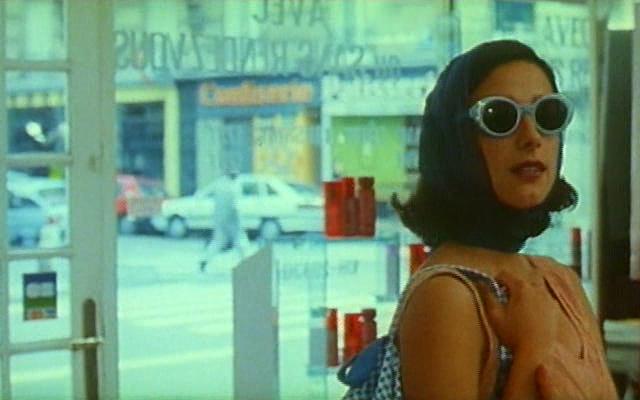 Кадр из фильма Роза между нами / Une rose entre nous (1994)