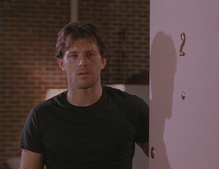 Кадр из фильма Почти труп / Almost Dead (1994)