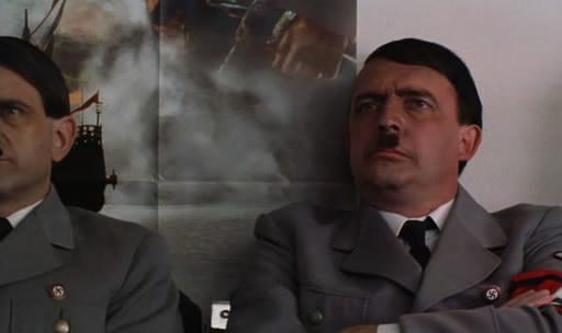 Кадр из фильма Коварство славы / Grosse fatigue (1994)