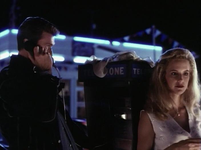 Кадр из фильма Двойное пересечение / Double Cross (1994)