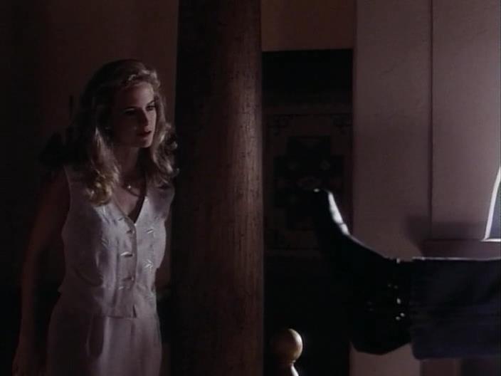 Кадр из фильма Двойное пересечение / Double Cross (1994)