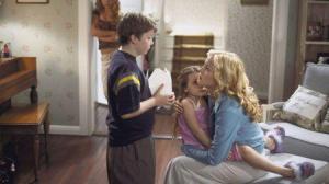 Кадры из фильма Модная мамочка / Raising Helen (2004)