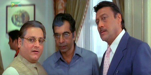 Кадр из фильма Гордость / Aan: Men at Work (2004)