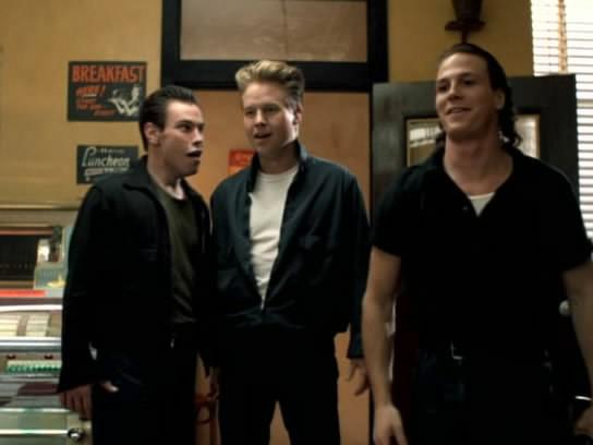 Кадр из фильма Гонщики / Roadracers (1994)