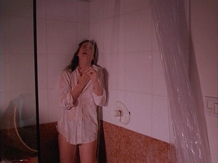 Кадр из фильма Глумление / Scorned (1994)