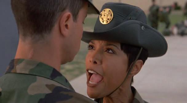 Кадр из фильма Армейские Приключения / In the Army Now (1994)