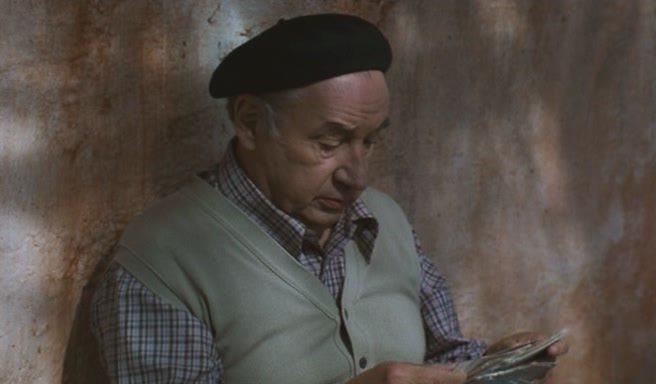 Кадр из фильма Почтальон / Il postino (1994)